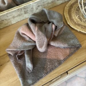 Echarpe à carreaux grise / rose Mélissa