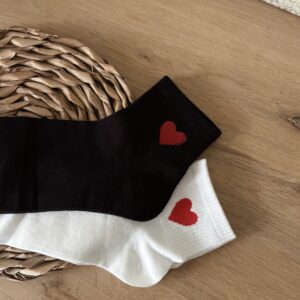 Chaussettes blanches avec cœur